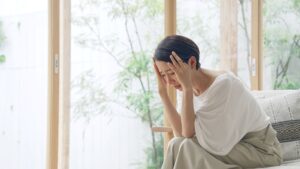 悩む